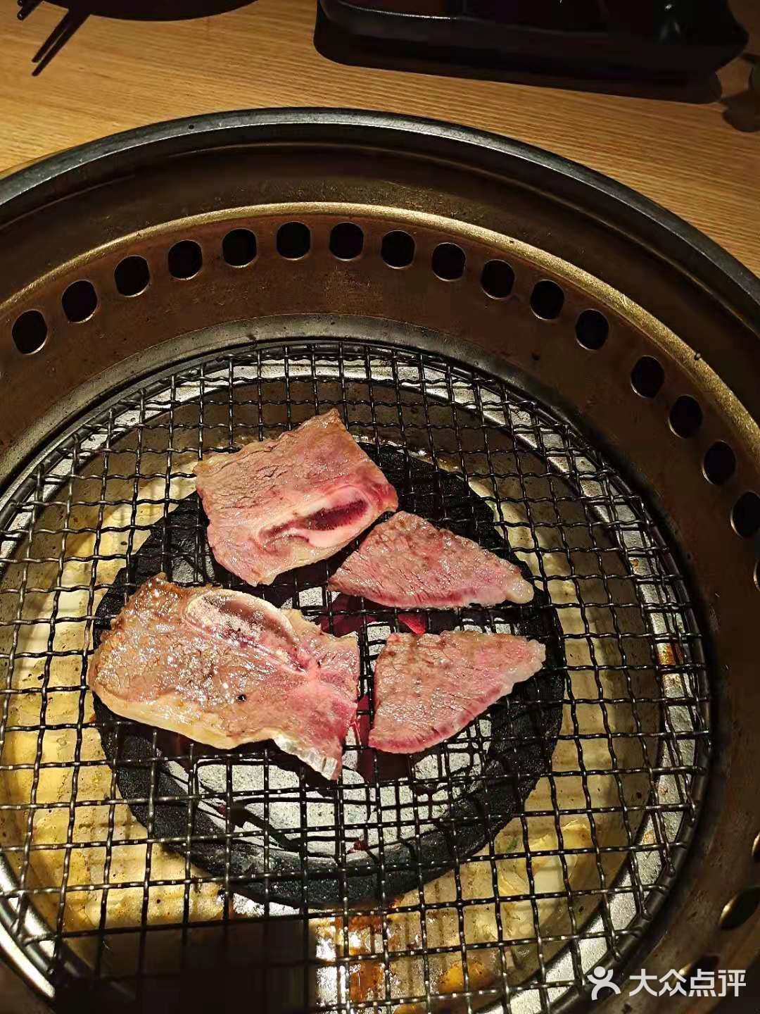 中午逛泉屋，随便进了一家店来吃东西。这家的牛肉很嫩