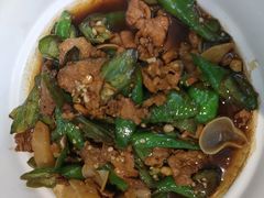 -阿瓦山寨·湘菜现炒·剁椒鱼头王(咸阳总店)