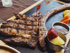 -悦享绿山墙西餐厅