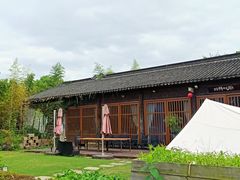 -田园东方蜜桃村的田野营地