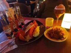 -FOUR PLAY BAR