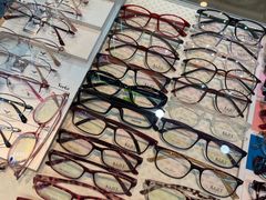 -三叶眼镜城批发市场(上海火车站店)
