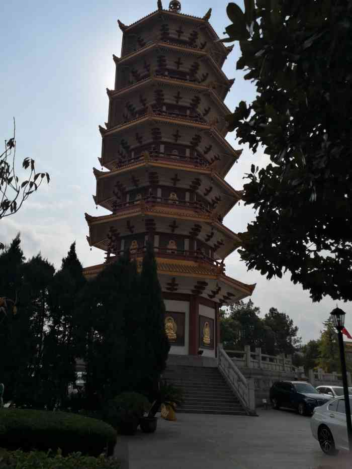 七宝教寺-"在七宝老街旁一个不要门票的寺庙,庙还挺大.