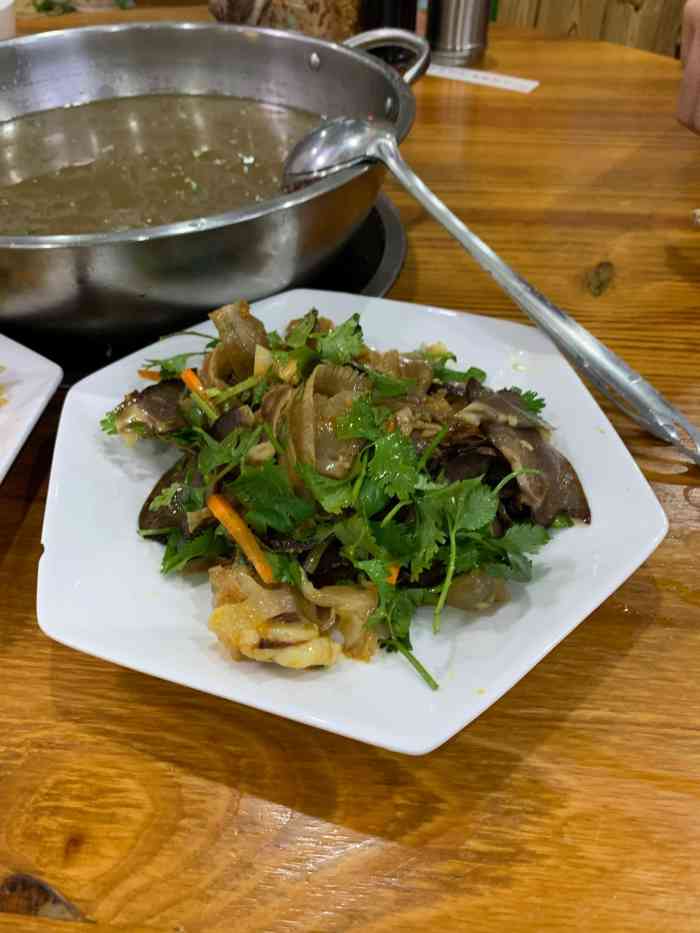 牛小二牛肉汤-"半夜出门店里有很多人一碗牛肉面一根.