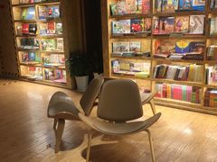 -新华里咖啡书吧(新华书店小寨店)