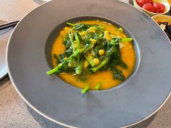 豌豆黄浸豌豆尖-半山腰·云南菜(侨福芳草地店)