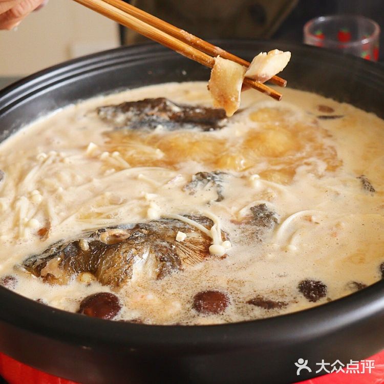 怕不够吃爸爸切了2条年糕下去煮 撑撑撑