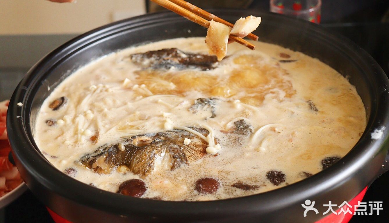 怕不够吃爸爸切了2条年糕下去煮 撑撑撑