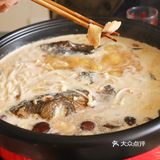 怕不够吃爸爸切了2条年糕下去煮 撑撑撑