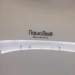 -微笑雨嘉造型护肤