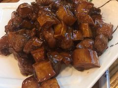 牛肉粒烧杏鲍菇-东北人家铁锅炖(鞍山路店)