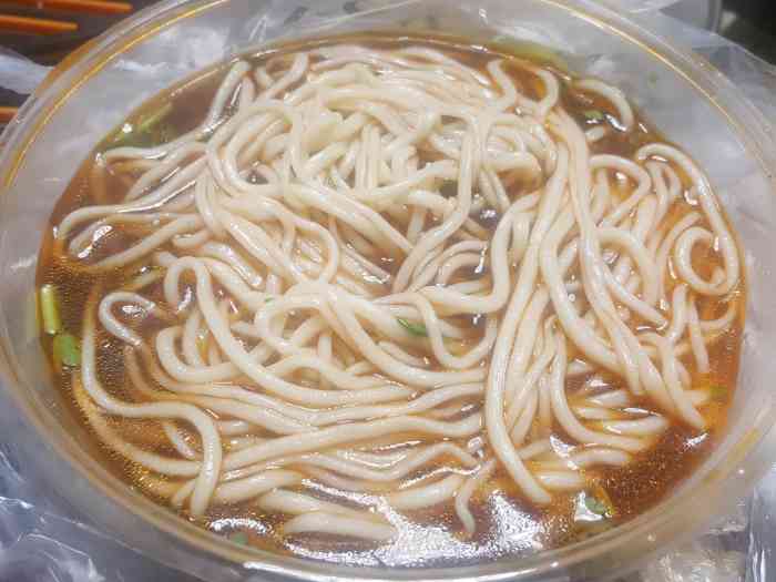 打分 外卖,红汤拉面,尝尝,汤很红呀,够味,小菜三拼,味道不错.