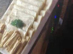 -老牌坊云南鱼豆花火锅(哈西万达店)