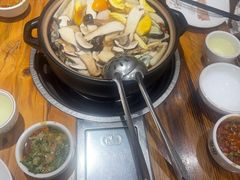 -菌之家·专业纯野生菌火锅·特色炒菌