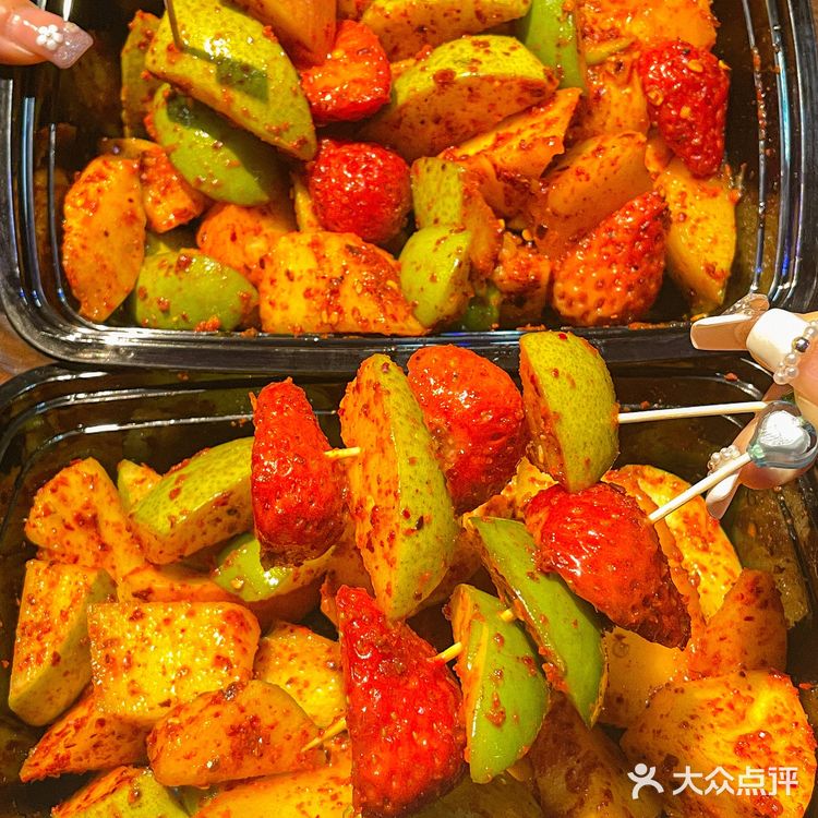 他家的甜品也不戳，hin解辣～一边听歌，一边看下雪