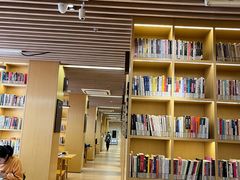 -漕河泾街道图书馆(漕河泾社区文化活动中心店)