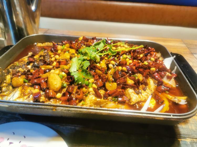 大众点评推荐的烤鱼店.