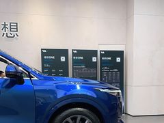 -理想汽车(世纪汇店)