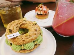 开心果树莓泡芙-Ten Olives甜点
