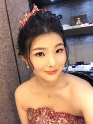 -现代经典婚纱摄影