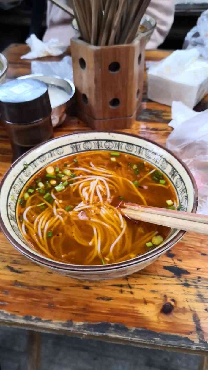 文兴粉馆(潆华南路店)-"南充人民真的太爱嗦粉了 9点过去人还暴.