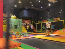 -蹦蹦跳跳(新奥购物中心店)