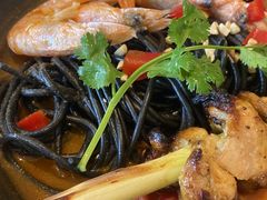 冬阴功大虾墨鱼汁面配鸡肉串-Bco豆库(星耀天地店)