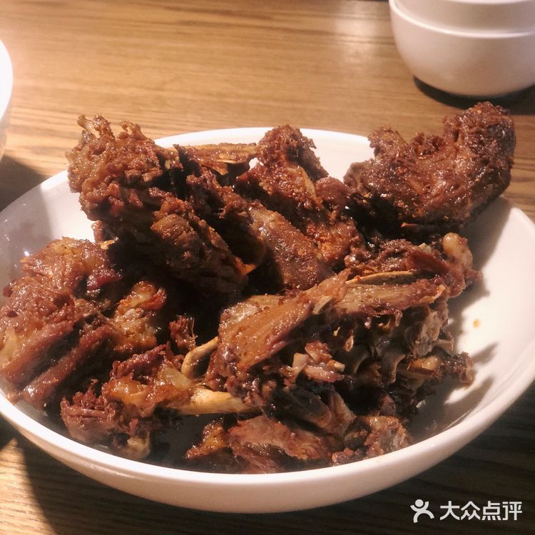 很大一份，看着很红其实只是微辣，辣油很香