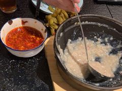 -何妹湿辣牛肉·粤式烧烤砂煲(桂雅路店)