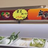 厨房是明档的，顾客可以看煮制的过程，还是比较卫生的