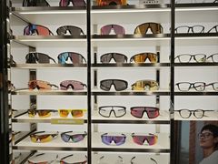 -LensCrafters亮视点·OAKLEY精选(静安嘉里中心店)