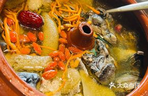 Mountain Loquat Bamboo Shoot Steam Chicken Soup