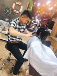 -震轩美容美发连锁店