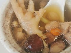 花生眉豆熟地炖鸡脚-惠爱餐厅