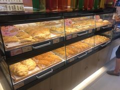 面包甜点陈列柜-皇后饼店(财富广场店)