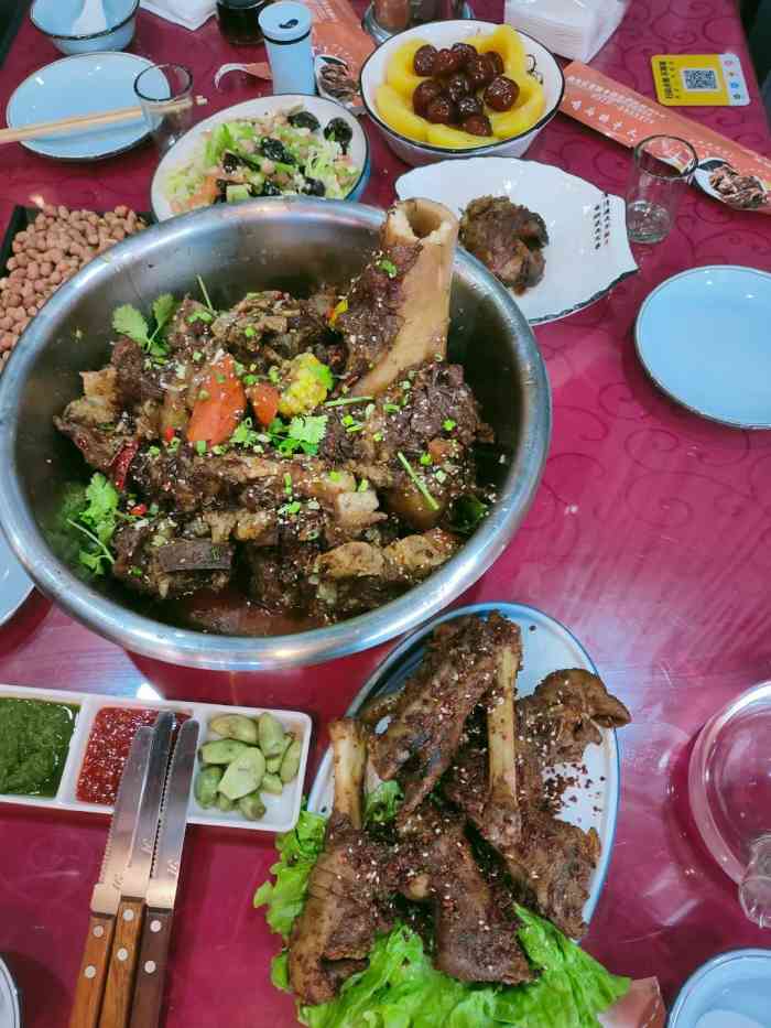 村花牛大骨"网红店,村花牛大骨,位置在裕华道龙泽路口.