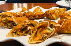Golden Roast Duck Roll