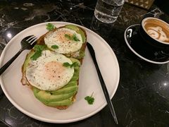 西班牙辣肠牛油果吐司-大酉·M Coffee(北京美术馆店)