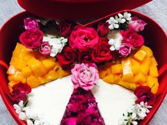 初见吾心鲜花千层礼盒蛋糕-艾加柒克蛋糕茶歇甜品台(春熙路店)