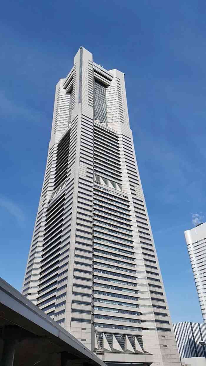 横滨地标塔大厦-"在去红砖仓库的路上又碰到了地标大厦.虽.