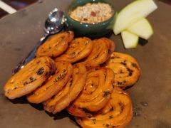 榛果焦糖鹅肝酱拌葱油饼-杭州西子湖四季酒店·金沙厅