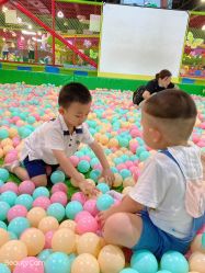 -维佳童话镇演出现场(徐东店)
