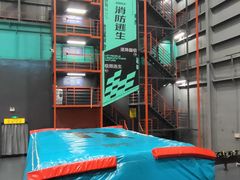 -极限PLAY运动娱乐新世界·团建派对潮玩休闲馆·室内蹦极高空游乐园