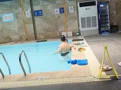 -小海豚国际游泳培训(长宁龙之梦酒店)