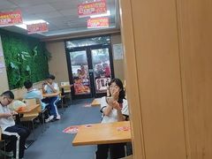 -华莱士·全鸡汉堡(海口政法学院店)