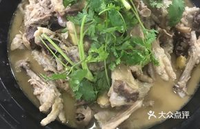 Braised Chicken Feet with Green Vegetables