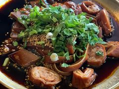 肥肠牛舌配猪耳-有肉食·虎九闽菜(798艺术区店)