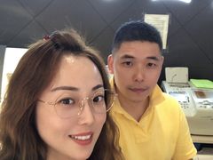 -黄益静眼镜行