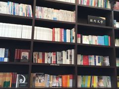 -钟书阁(松江泰晤士小镇店)