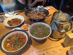 -帅巴人舅母子腊蹄民俗村